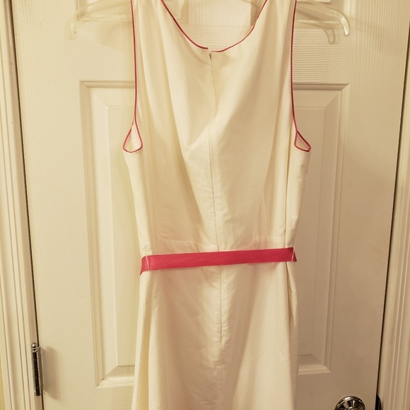 Lovely Dress White with Tulips on bottom Size 22 - Picture 3 of 7